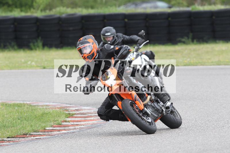 Archiv-2025/10 23.04.2025 Cornu Master School ADR/rot-rouge/50